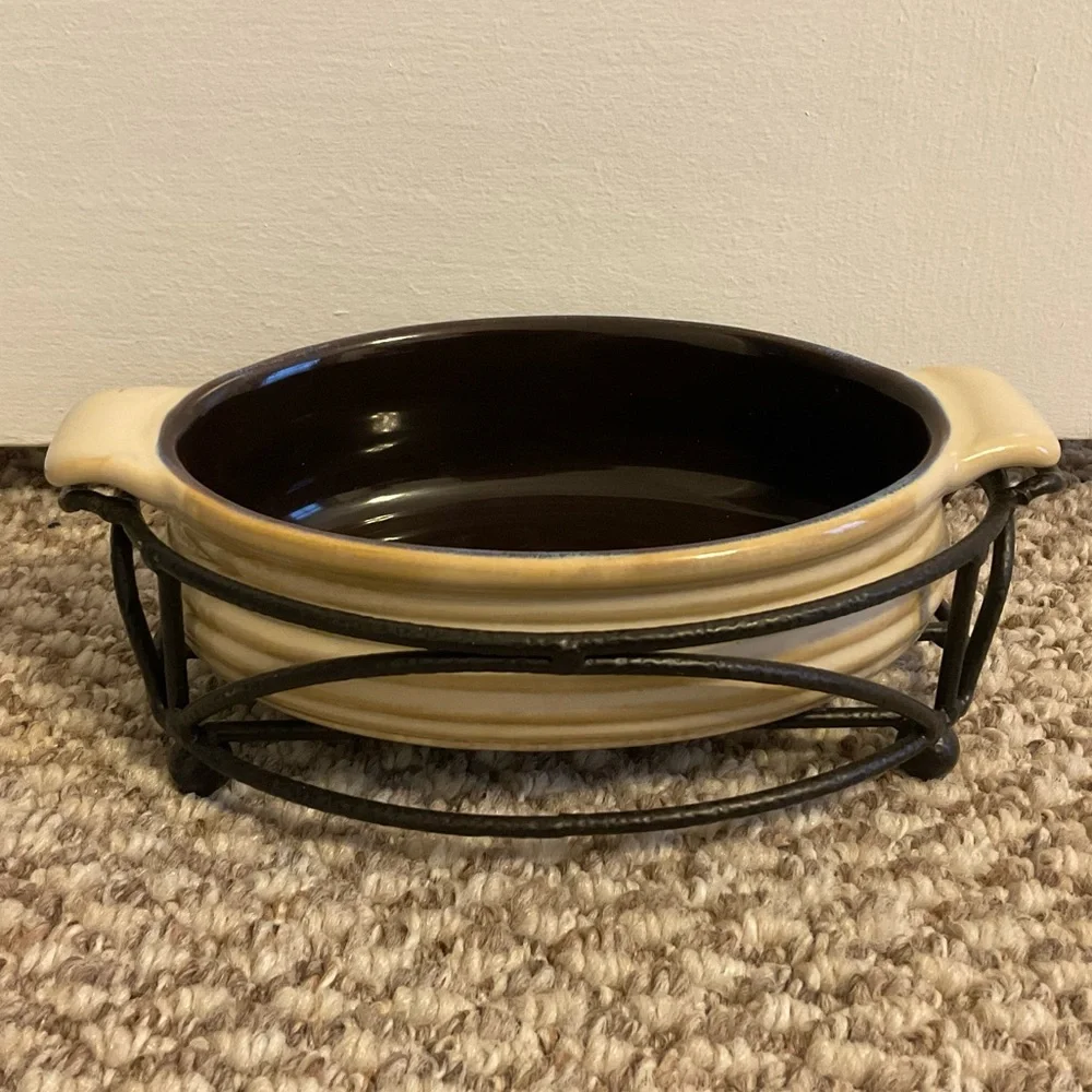 NWOT - Tastefully Simple Oval Crock and Iron Serving Rack